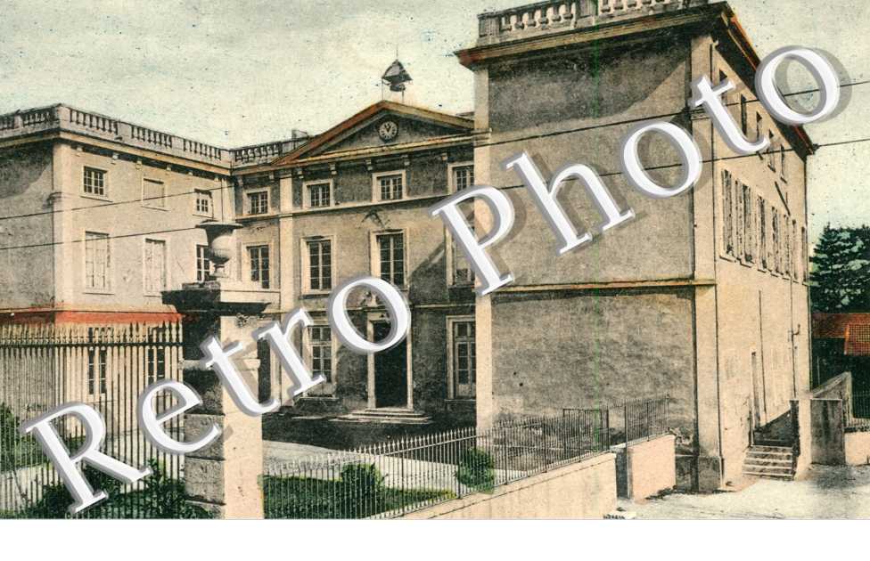 Hotel de Ville et Ecoles