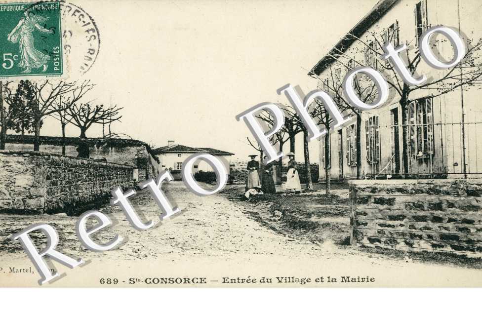 Entree du village et la mairie