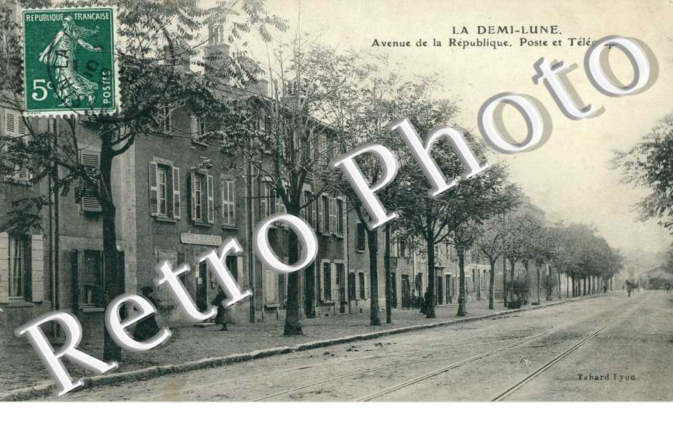 Avenue de la Republique, Poste et Telegraphe