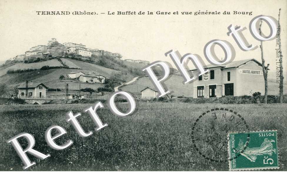 le Buffet de la Gare et Vue Generale du Bourg