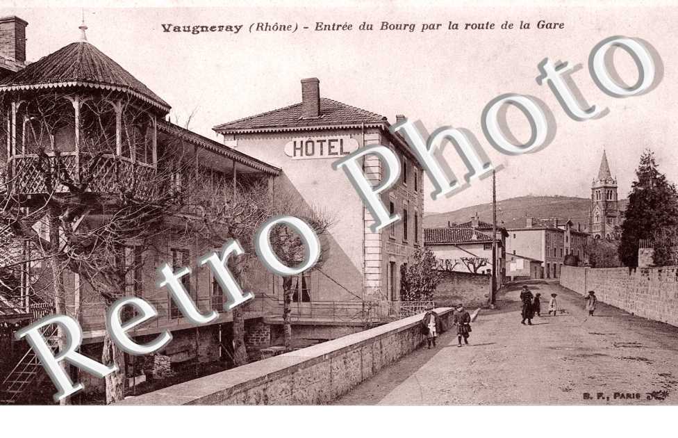 Entree du Bourg par la Route de la Gare
