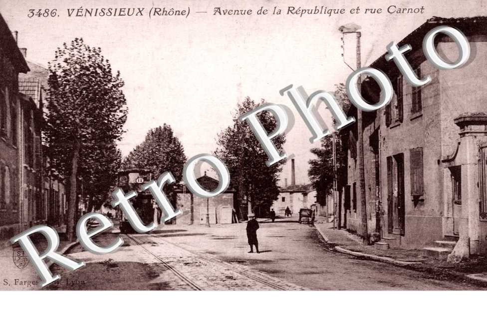 Avenue de la Republique et rue Carnot