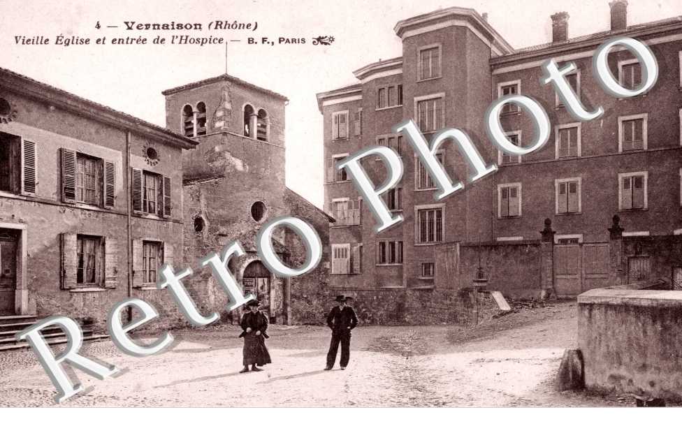 Mairie et eglise et entree de l'hospice