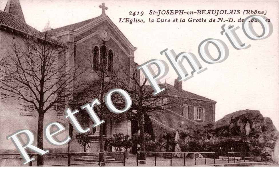 Saint Joseph en Beaujolais - L&#039;Eglise, la Cure et la grotte