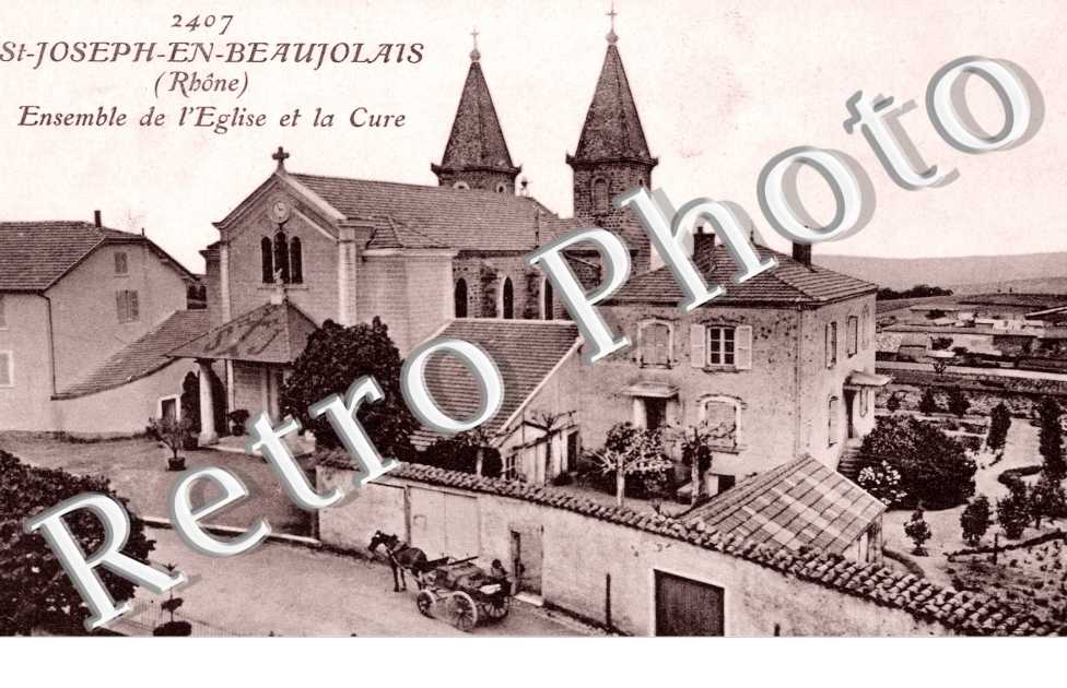 St Joseph en Beaujolais - Ensemble de l&#039;eglise et la cure