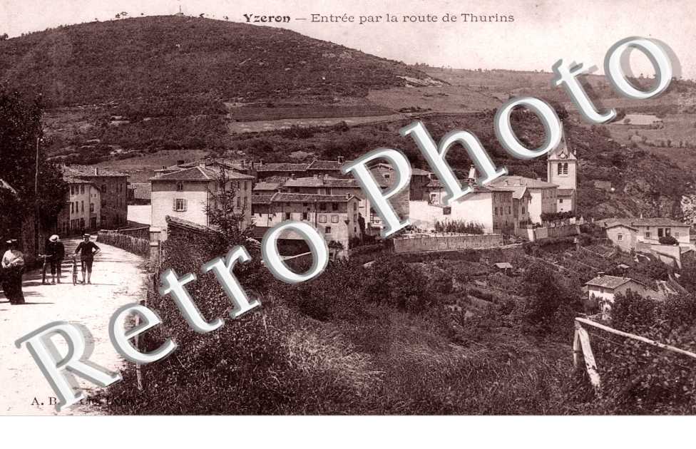 Entree par la Route de Thurins