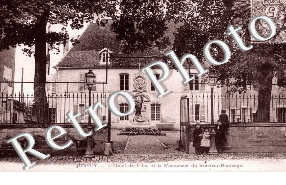 Hotel de ville et monument du senateur Bontemps