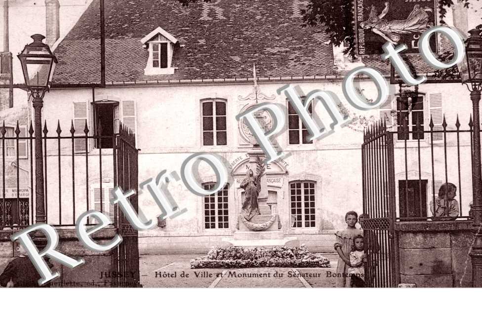 Hotel de ville et monument du senateur Bontemps