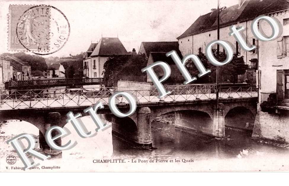 le pont de pierre et les quais