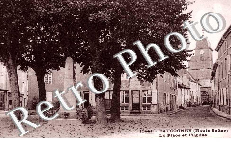 la place et l&#039;eglise