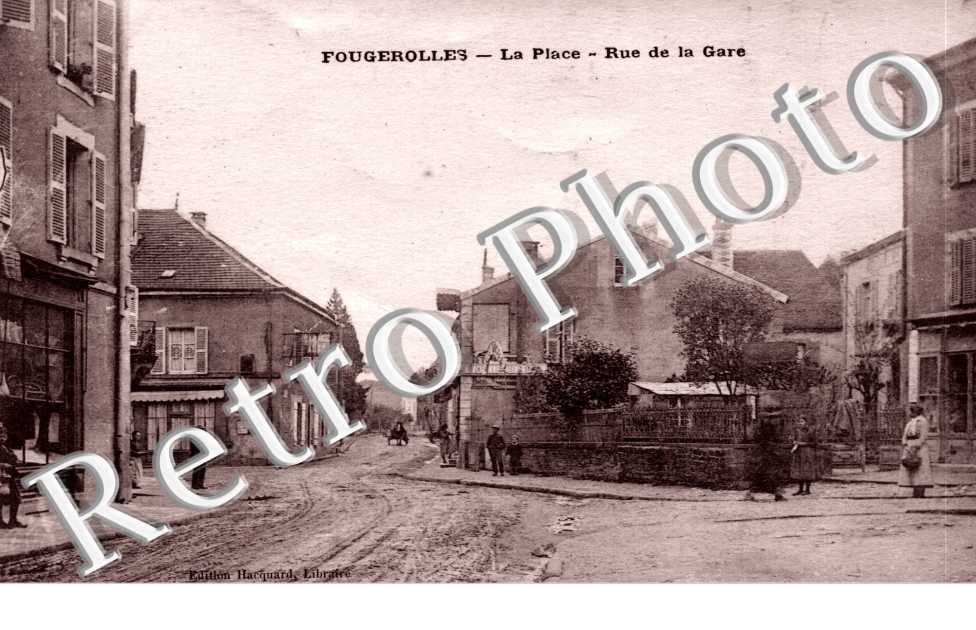 la place, rue de la Gare