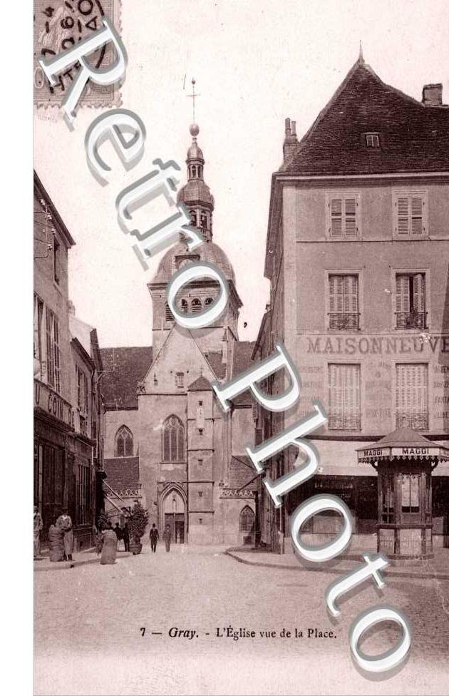l'eglise vue de la Place
