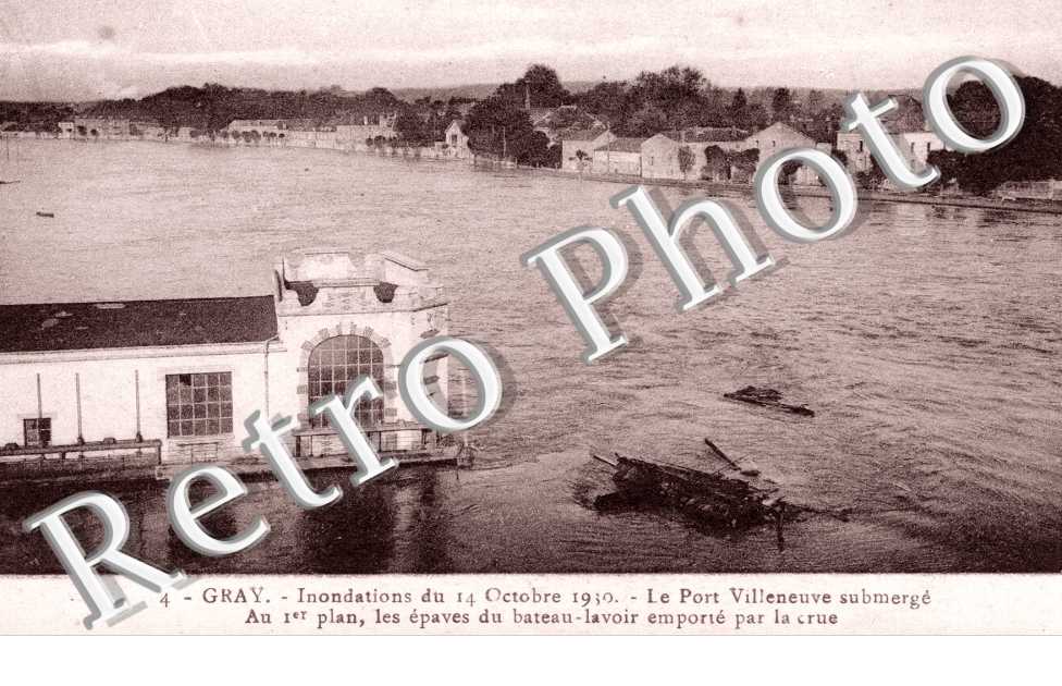 Inondations du 14 Octobre 1930, le Pont Villeneuve submerge, les epaves du Bateau-Lavoir emporte par la Crue
