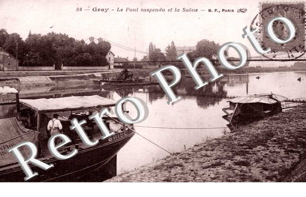 Pont suspendu et la Saone
