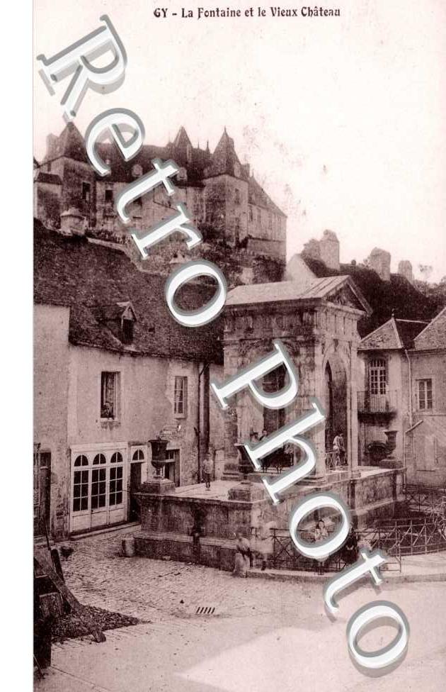 la fontaine et le vieux chateau