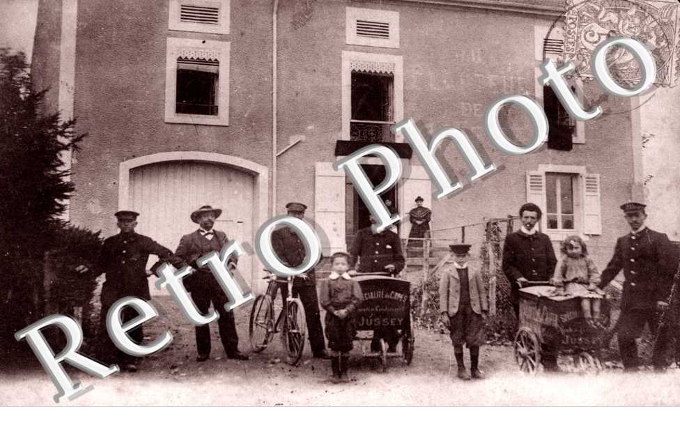 vendeurs de cafe avec leurs charrettes avec mention JUSSEY