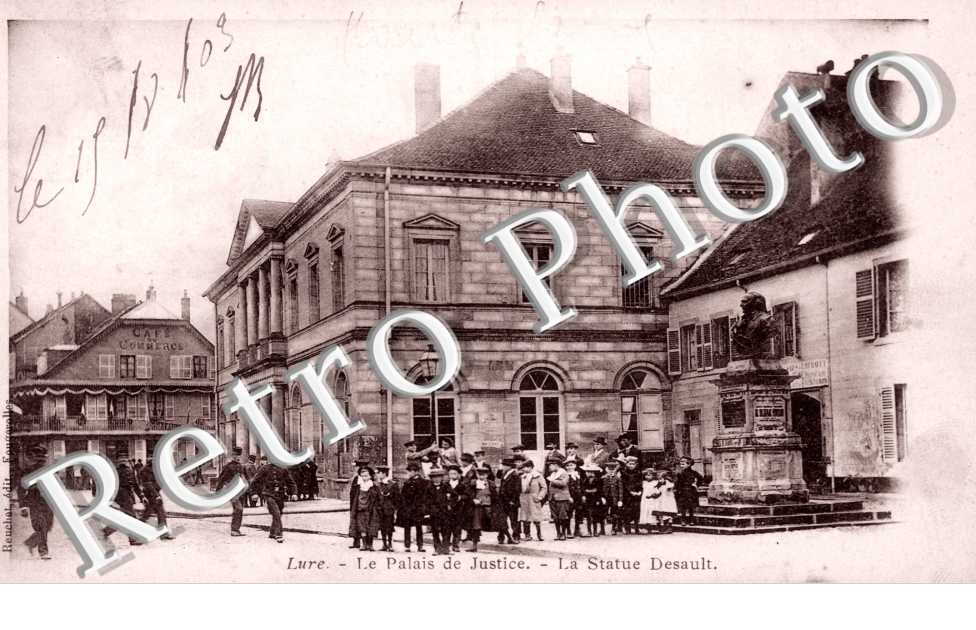 Le Palais de Justice, la Statue Desault