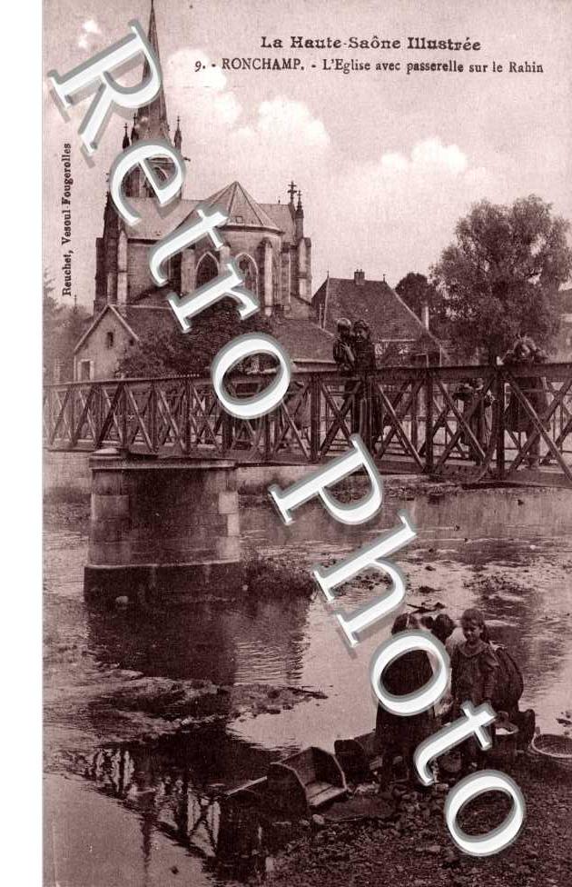 L&#039;Eglise avec passerelle sur le Rabin