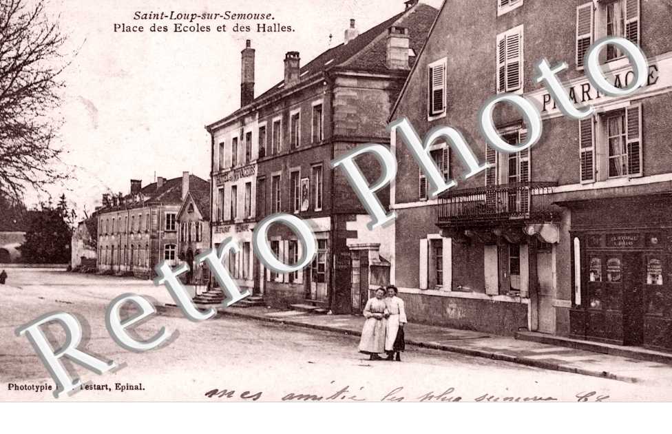 Place des Ecoles et des halles