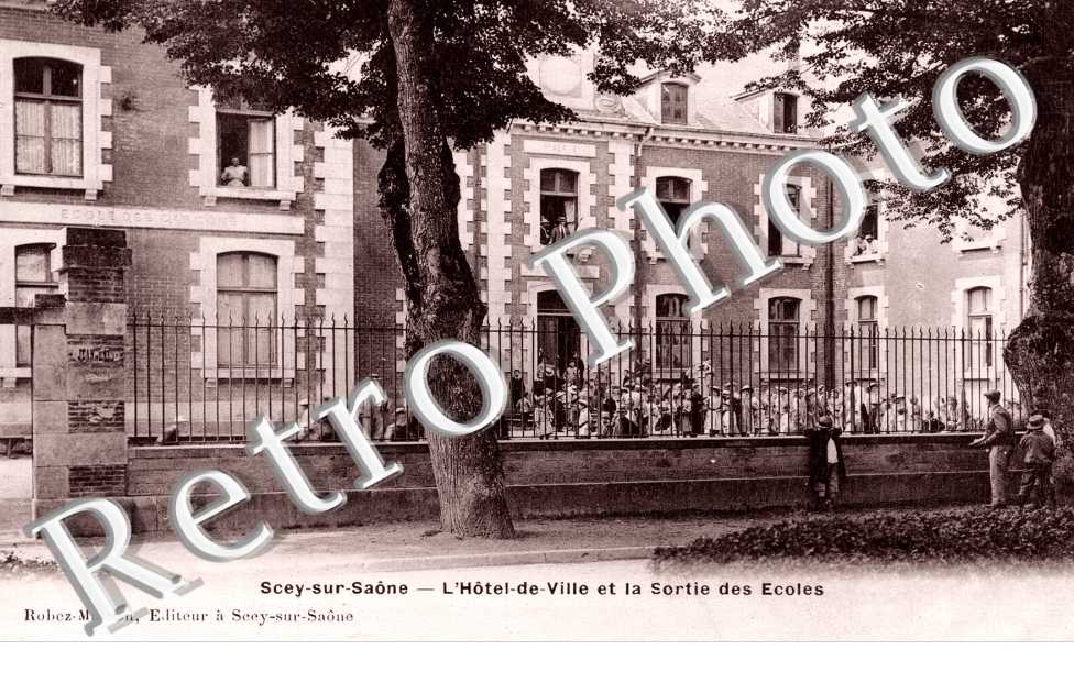l&#039;hotel de ville et les sorties des ecoles