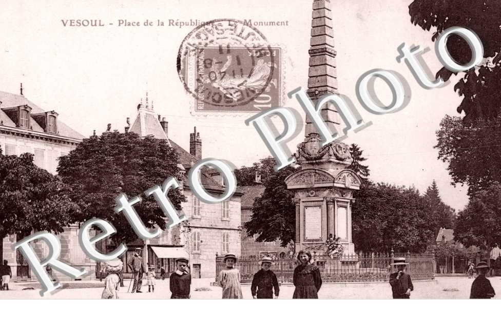 Place de la Republique - Le Monument