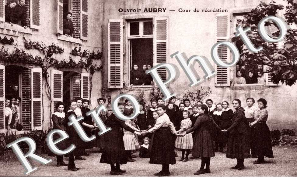 Ouvroir Aubry - cour de recreation