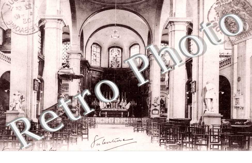 Interieur de l'eglise