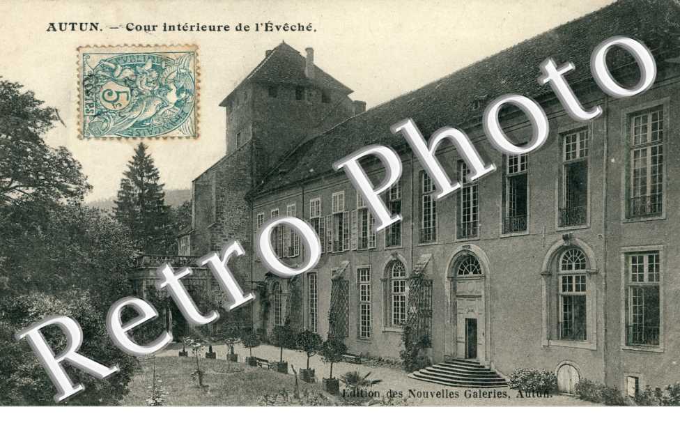 Cour Interieure de l'Eveche