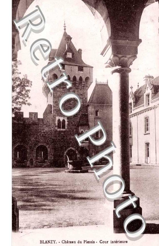 Chateau de Plessis, cour interieure