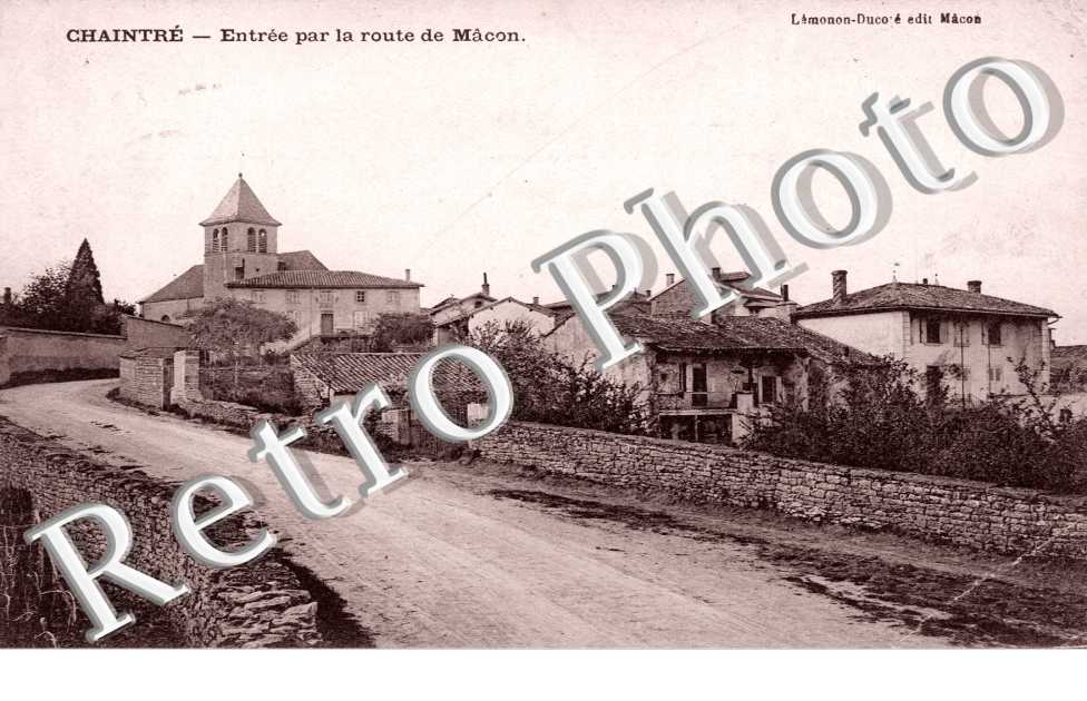 Entree par la route de Macon