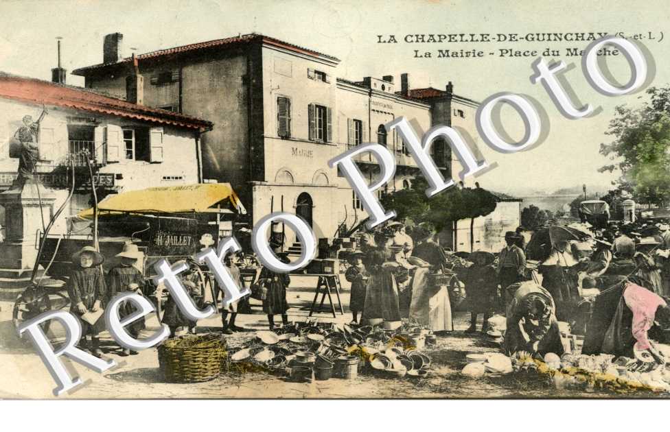 La mairie Place du marche