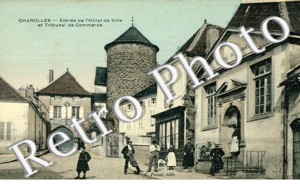 l'Entree de l'Hotel de Ville et Tribunal de Commerce