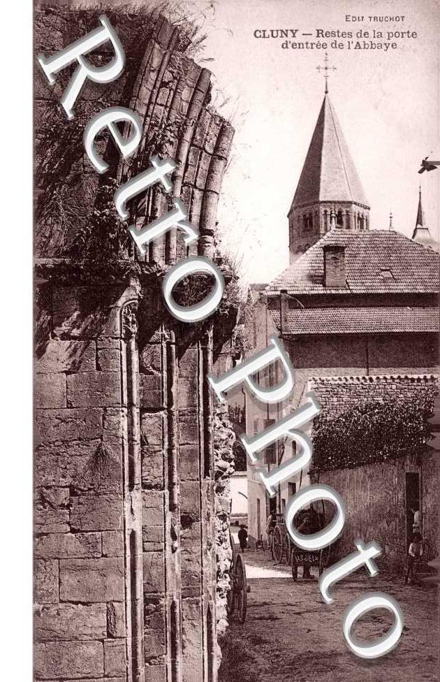 Reste de la Porte d'entree de l'Abbaye