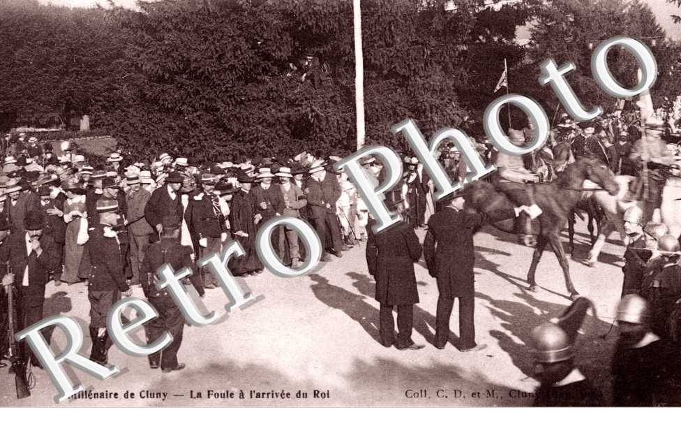 Millenaire de Cluny - la foule a l'arrivee du roi