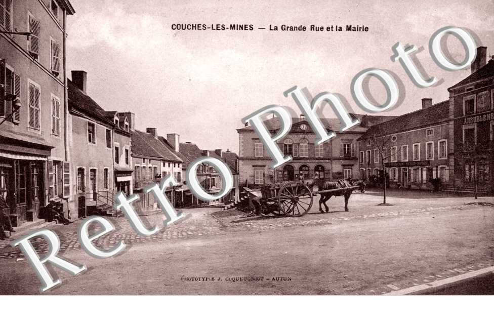 La grande rue et la mairie