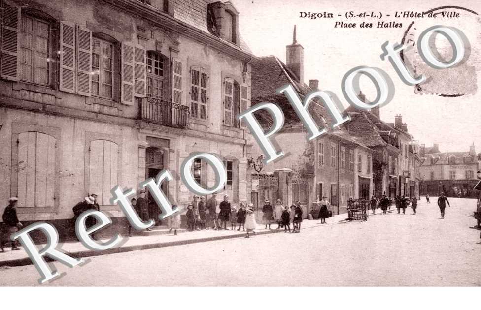 L'Hotel de Ville, Place des Halles