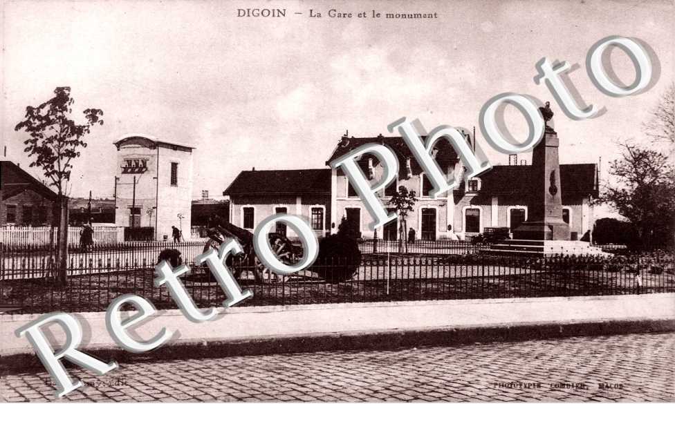 la gare et le monument