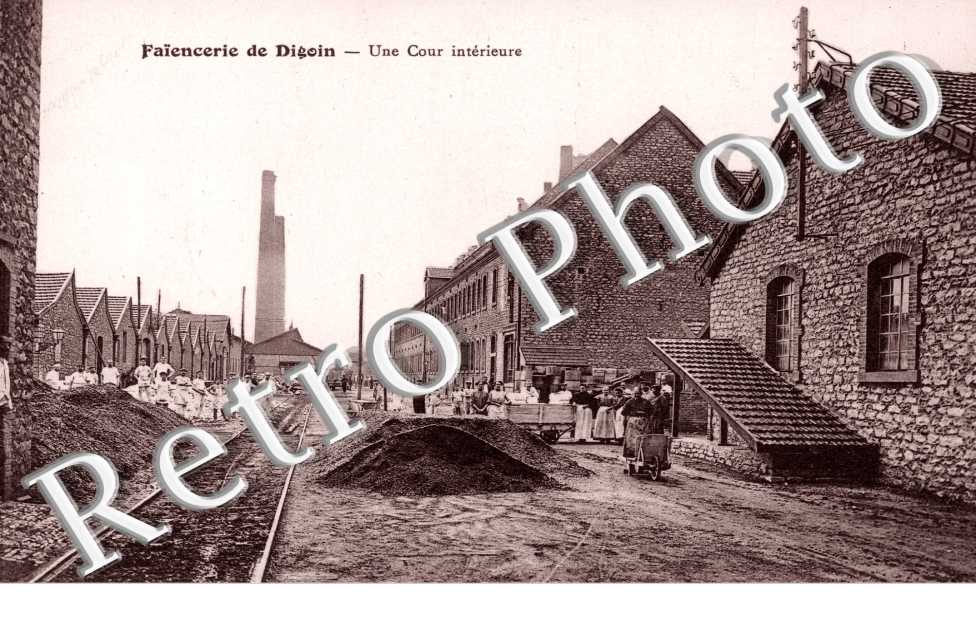 Faiencerie, Cour Interieure