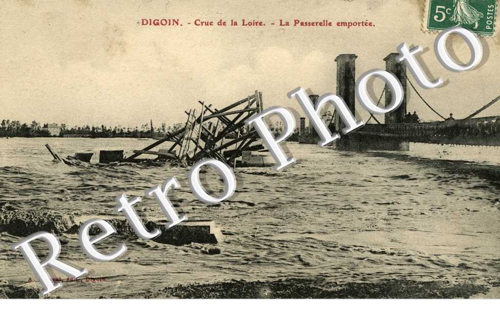crue de la Loire - La passerelle emportee