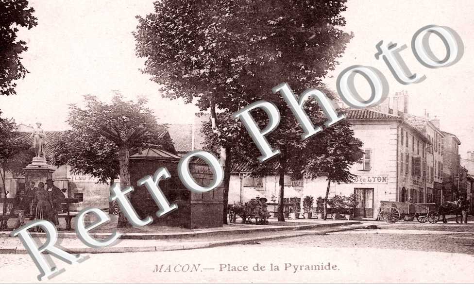 Place de la Pyramide