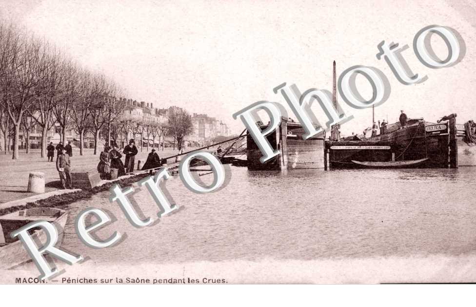 Peniches sur la Saone pendant les Crues