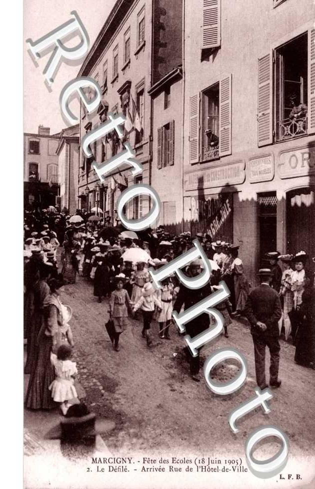 Fete des Ecoles 18 juin 1905, Arrivee Rue de l'Hotel de Ville