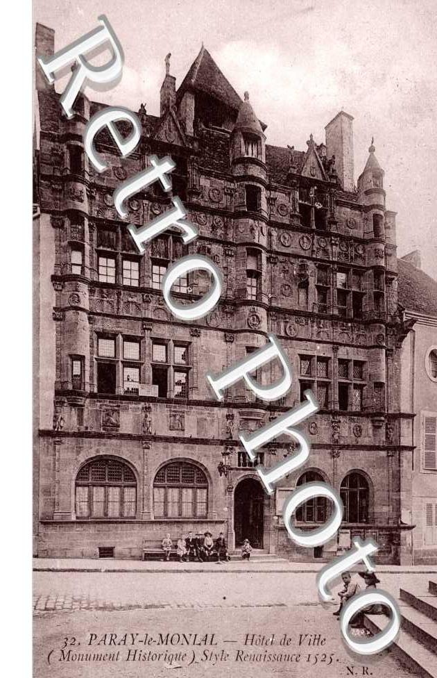 hotel de ville et rue du general petit