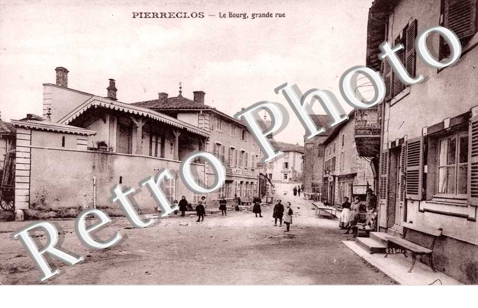 Le bourg - grande rue