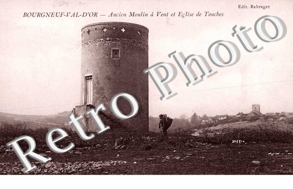 Bourgneuf Val d&#039;Or  Ancien Moulin a Vent et l&#039;Eglise de Touches