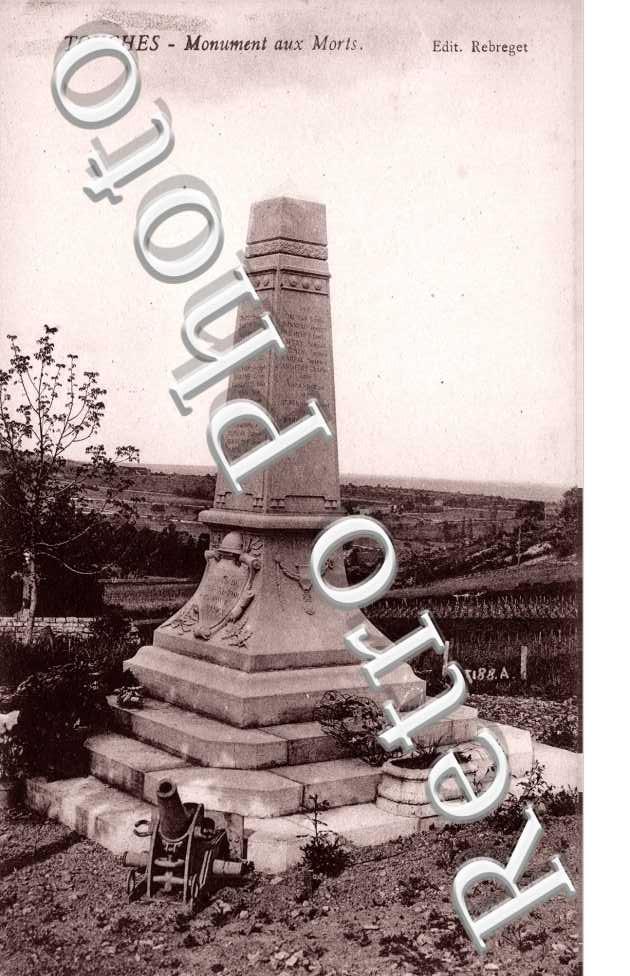 Touches Monument aux Morts
