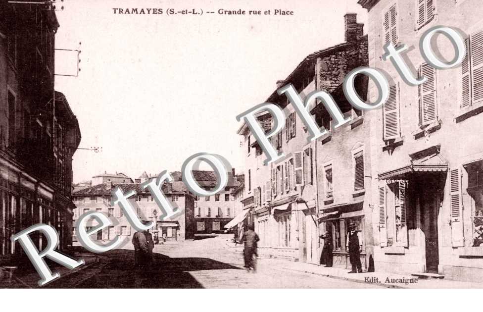 La place et grande rue