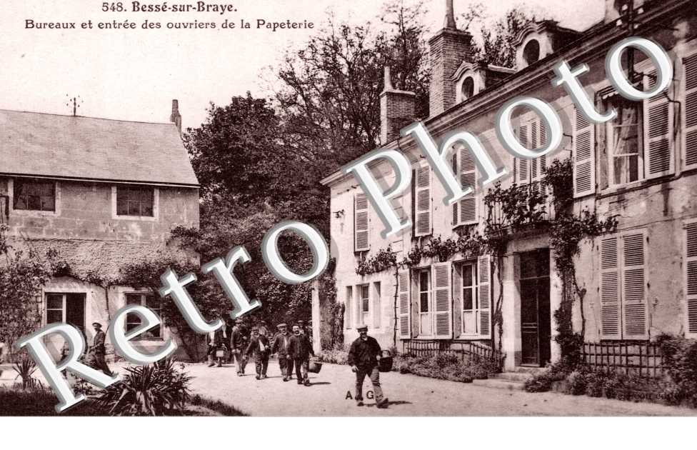Bureaux et entree des ouvriers de la papeterie