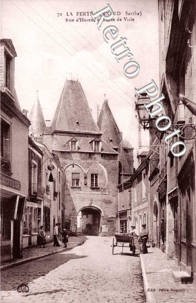 Rue d&#039;Huisne et Porte de la Ville