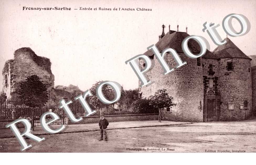 Entree et Ruines de l&#039;Ancien Chateau